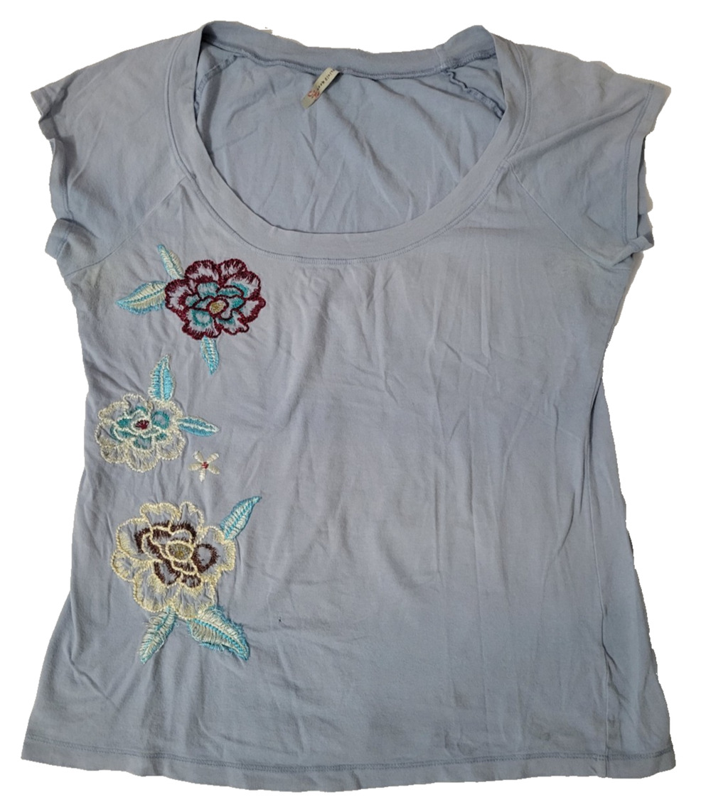 Olivia Moon Womens Large Blue Gray Floral Embroidered Tee Shirt Made USA